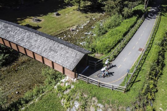 In sella lungo la ciclovia del cielo