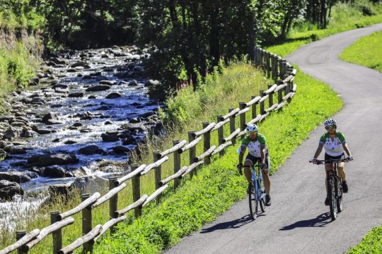 Ciclovia dell'Oglio - panorama in alta Valle Camonica